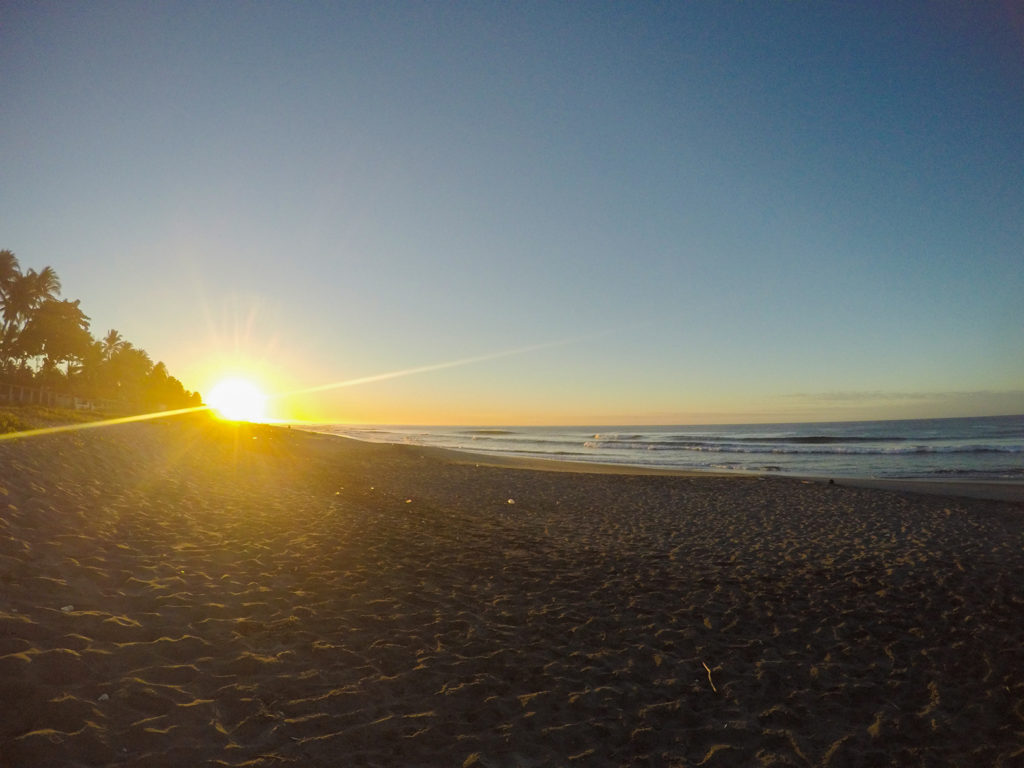 Amanecer en Playa San Diego, La Libertad, El Salvador